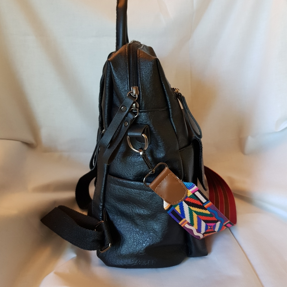 Backpack - Picture 2 of 9